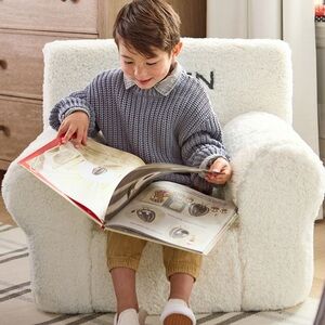 ❤️ NEW - Pottery barn kids Anywhere Chair - color Cream Sherpa (size kids)